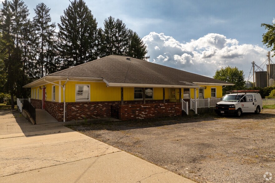 More Photos Of 14966 Thompson Ave, Middlefield Daycare Center For Lease