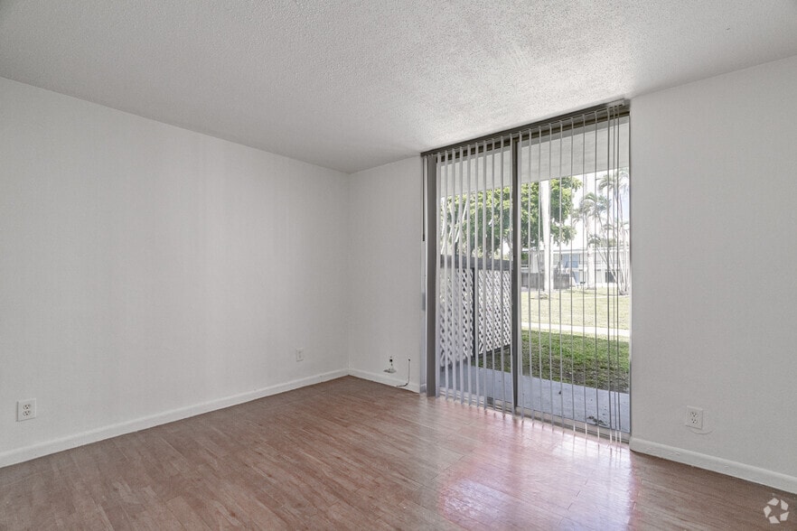 More Photos Of 3870 N Andrews Ave, Oakland Park Apartments For Sale