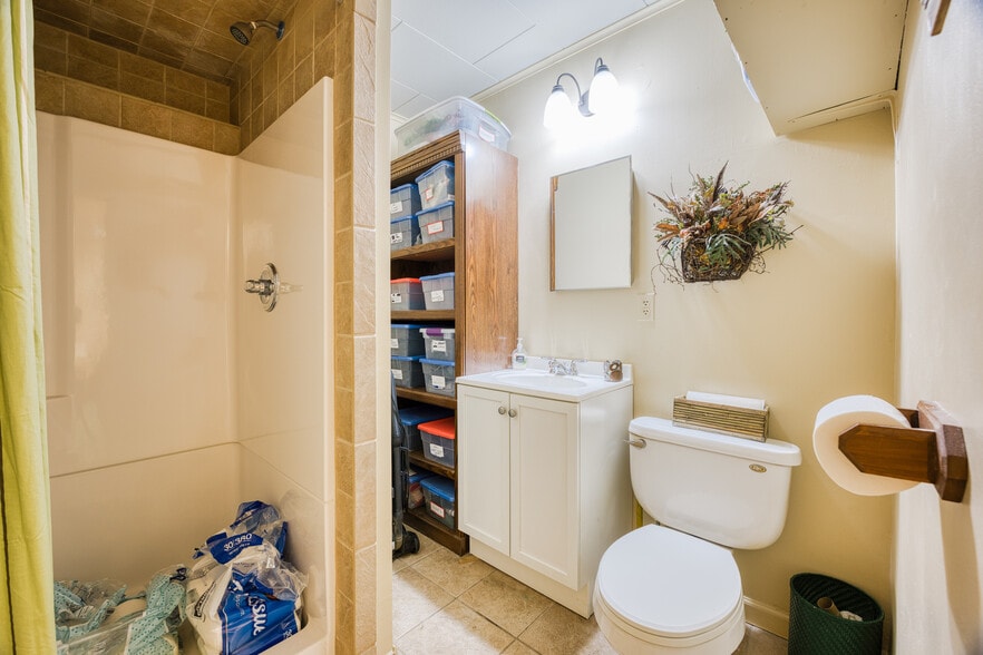 More Photos Of 20825 Plymouth Rd, Detroit Medical For Sale