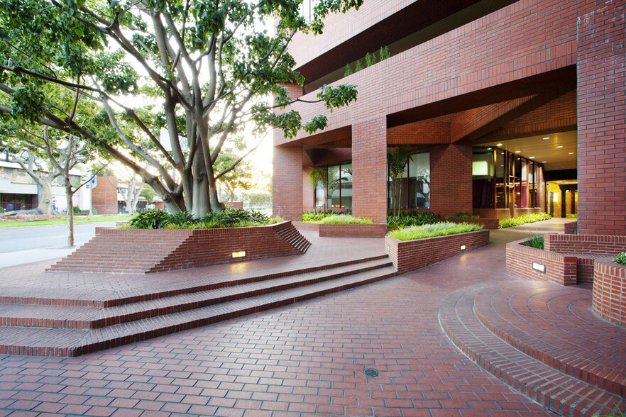 More Photos Of 11812 W San Vicente Blvd, Los Angeles Office For Lease