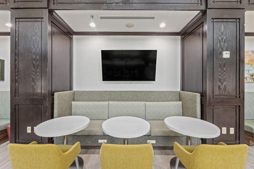 More Photos Of 3415 Ansley Blvd, Denison Hotel For Sale