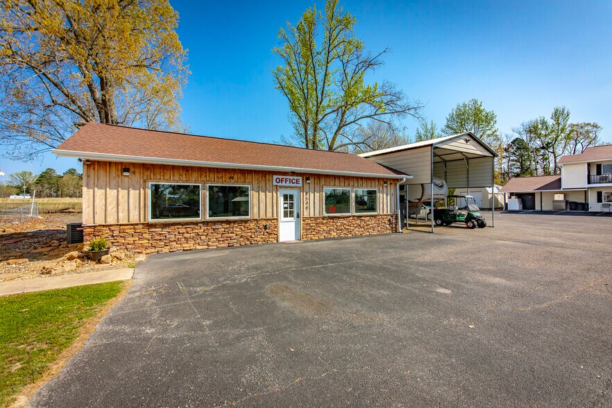 More Photos Of 8546 Edgemont Rd, Greers Ferry Hotel For Sale