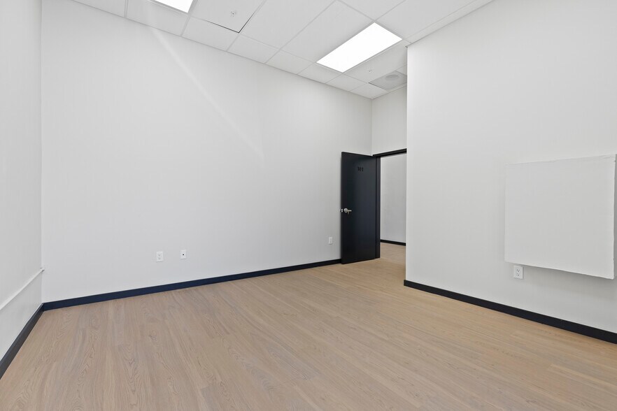 More Photos Of 939 10th St, Modesto Storefront Retail Office For Lease