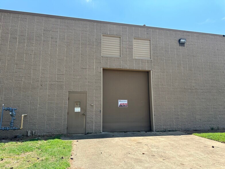 More Photos Of 8706 Deerfield Dr, Olive Branch Warehouse For Lease