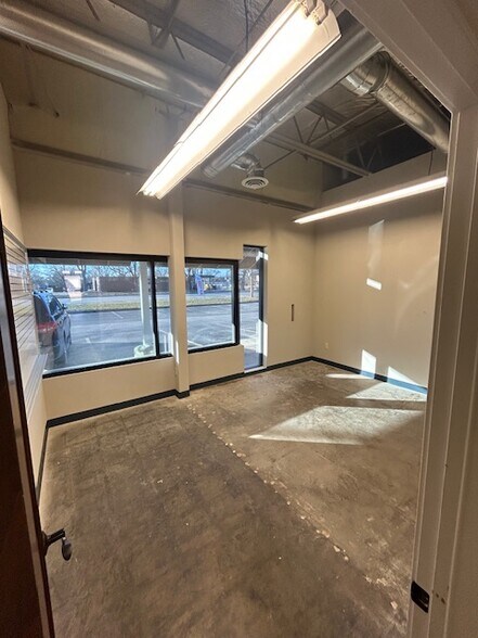 More Photos Of 5967 Merle Hay Rd, Johnston Storefront Retail Office For Lease
