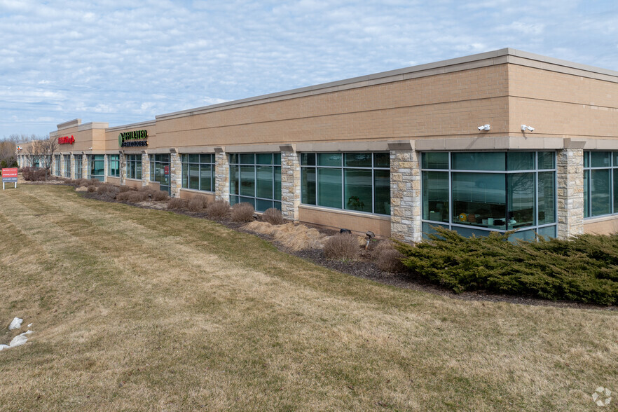 Primary Photo Of 10050 S 27th St, Oak Creek Medical For Lease