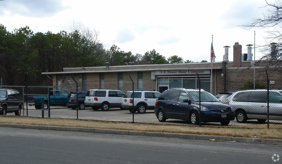 More Photos Of 140 Emjay Blvd, Brentwood Manufacturing For Sale