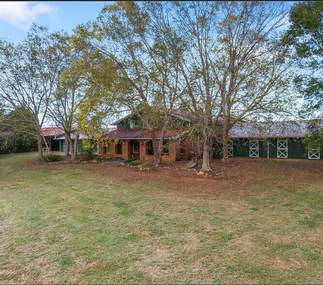 More Photos Of 715 Melton Rd, Liberty Horse Stables For Sale