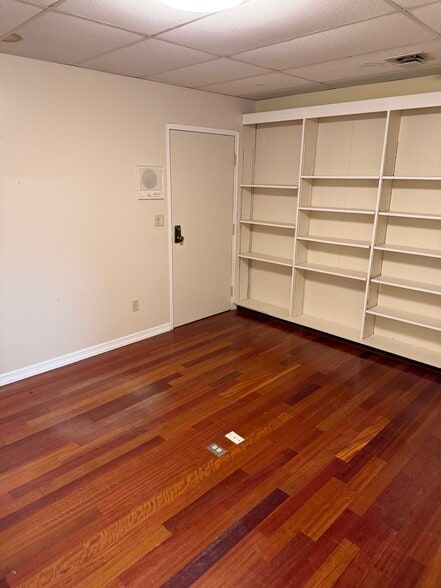 More Photos Of 3715 Main St, Bridgeport Medical For Lease