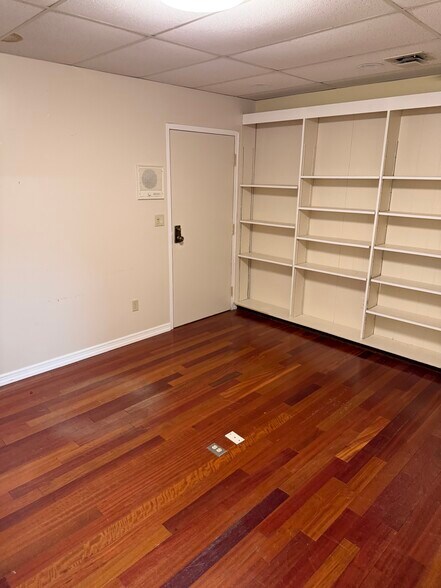 More Photos Of 3715 Main St, Bridgeport Medical For Lease