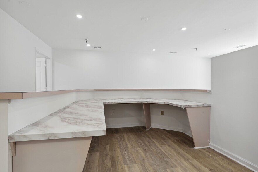 More Photos Of 731 Walker Rd, Great Falls Medical For Sale