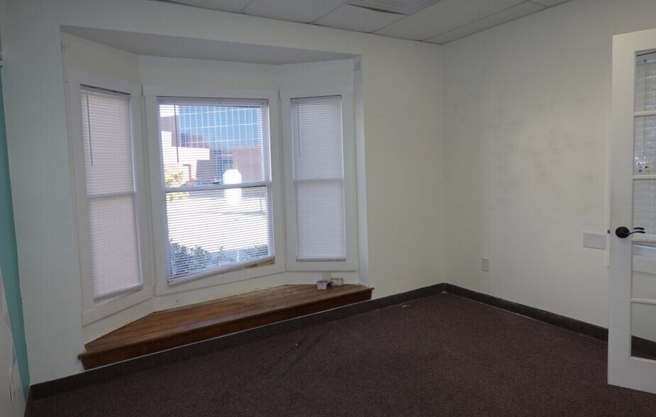 More Photos Of 100 Bridge St, Hampton Office For Lease