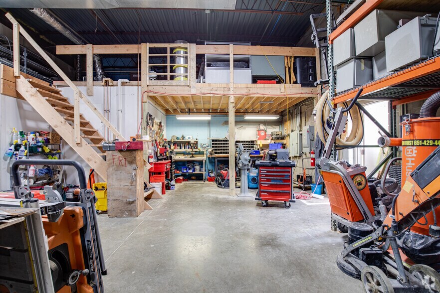 More Photos Of 3276 Fanum Rd, Vadnais Heights Service For Lease