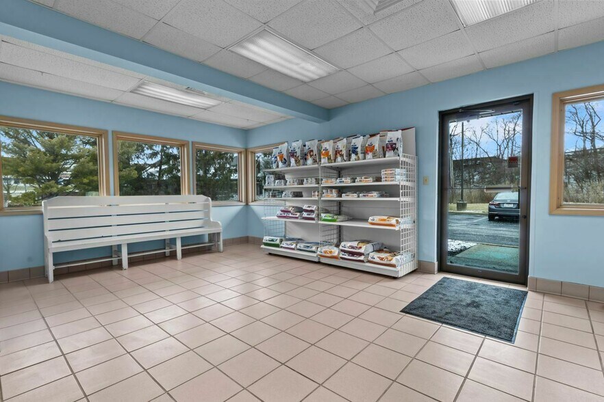 More Photos Of 150 Mensa Dr, Noblesville Office For Sale