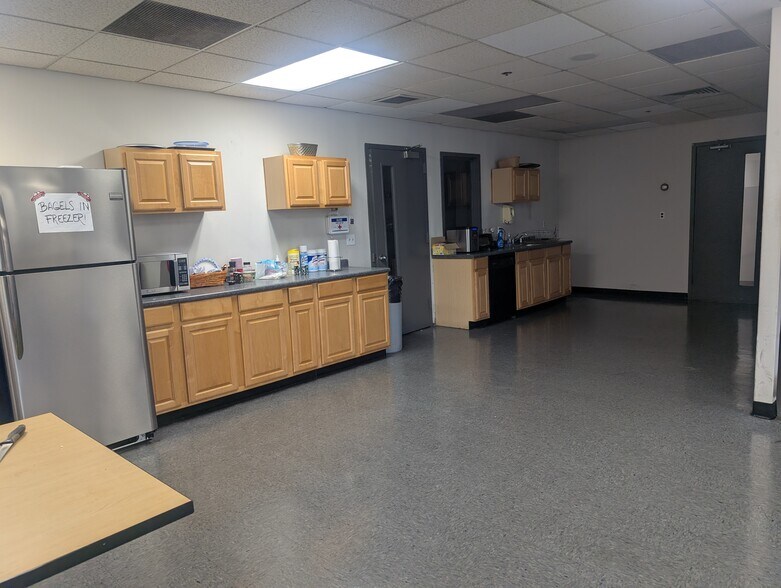 More Photos Of 1 Pond Rd, Rockleigh Warehouse For Lease