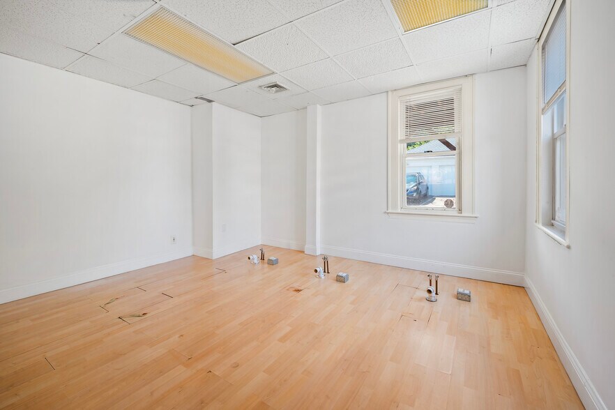More Photos Of 238 New Britain Rd, Berlin Freestanding For Lease