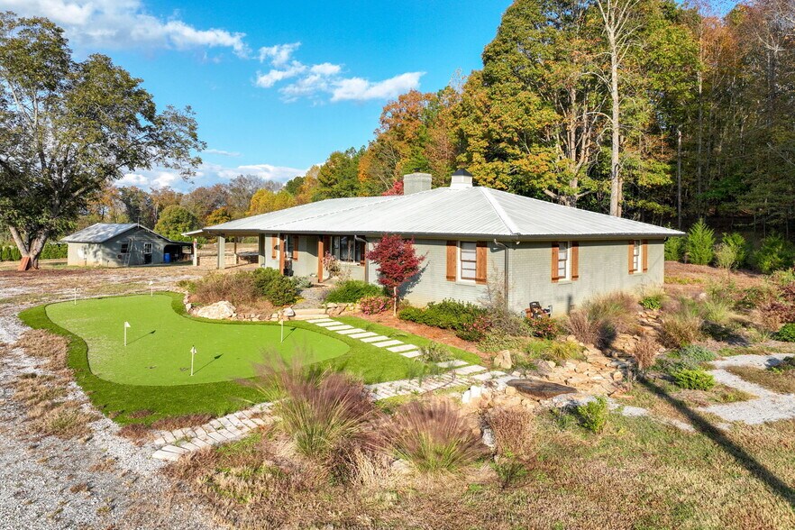 More Photos Of 5662 Cemetery Rd, Lula Land For Lease