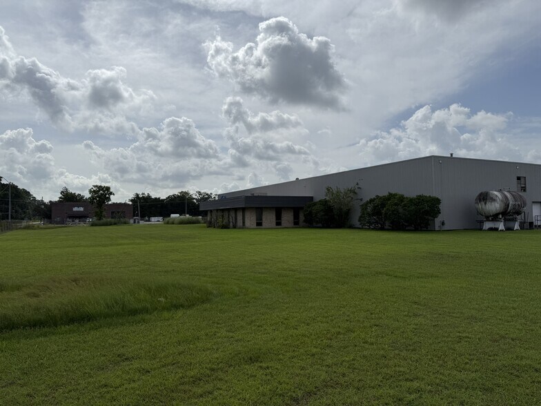 Primary Photo Of 441 N Post Oak Rd, Sulphur Industrial For Lease