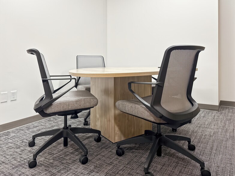 More Photos Of 12822 SE 32nd St, Bellevue Coworking Space