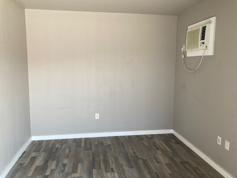 More Photos Of 1919 Golden Heights Rd, Fort Worth Unknown For Lease