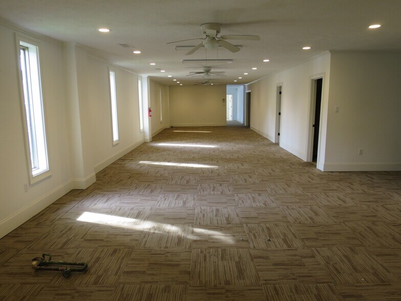 More Photos Of 871 S Cooper St, Memphis Light Distribution For Lease