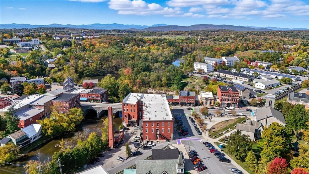 More Photos Of 10 Merchants Row, Middlebury Apartments For Sale
