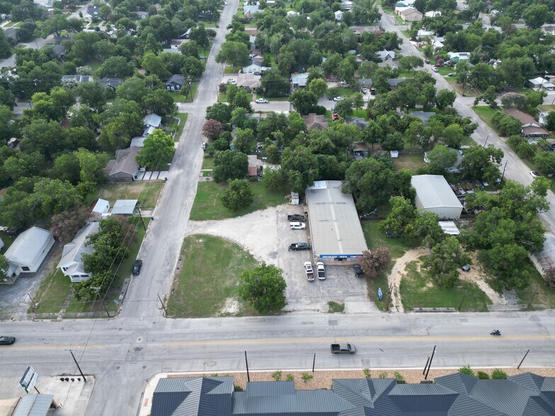 More Photos Of 1413 W San Antonio St, New Braunfels Freestanding For Sale