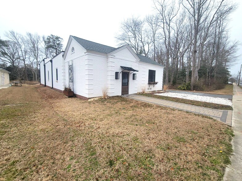 More Photos Of 100 Atlantic Ave, Ocean View Flex For Lease