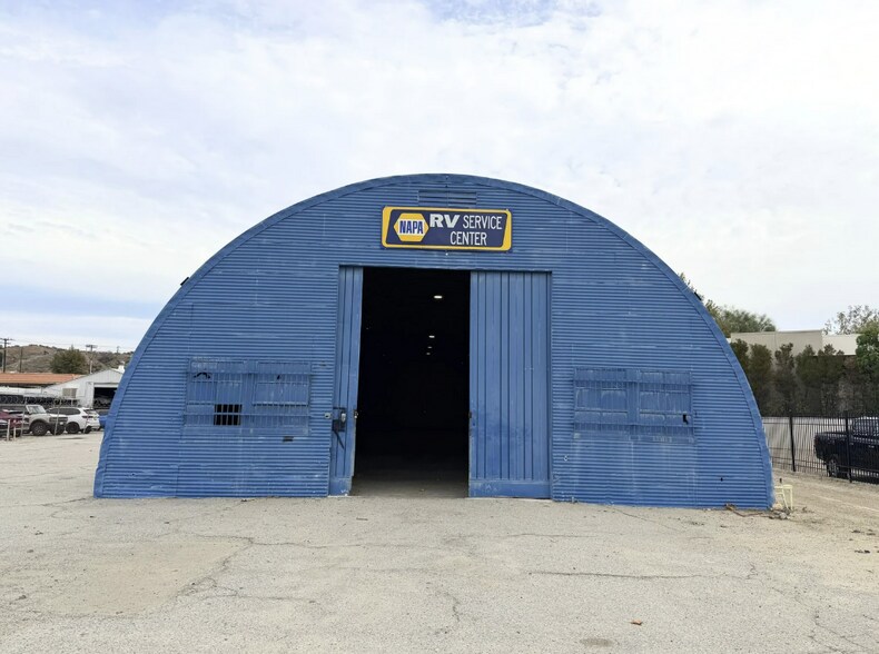 More Photos Of 26011 Bouquet Canyon Rd, Santa Clarita Warehouse For Lease
