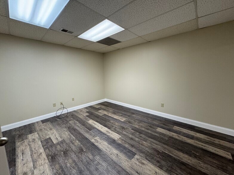 More Photos Of 5126-5130 Blazer Memorial Pky, Dublin Office For Lease