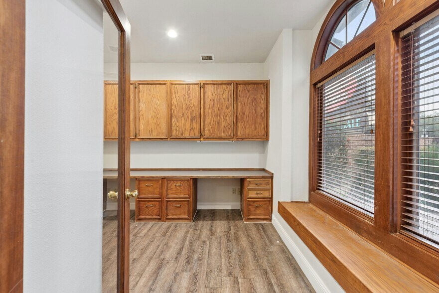 More Photos Of 7685 Northcross Dr, Austin Office For Lease