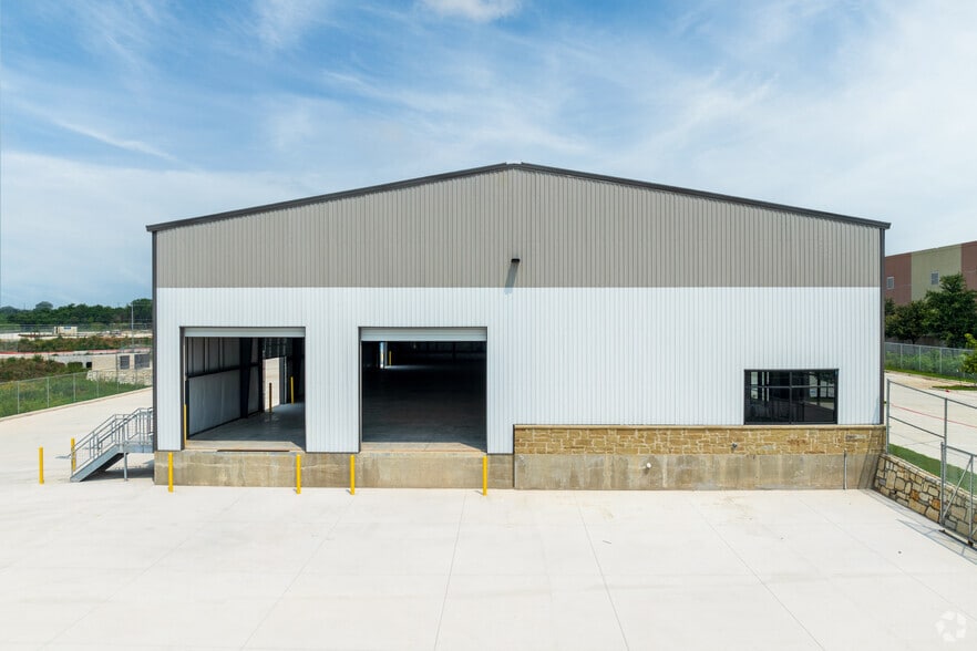 More Photos Of 4437 Supply Ct, Austin Unknown For Lease