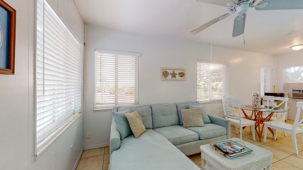 More Photos Of 10200 Gulf Blvd, Treasure Island Hotel For Sale