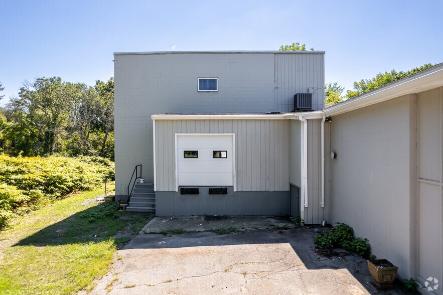 More Photos Of 67 Village St, Medway Manufacturing For Lease
