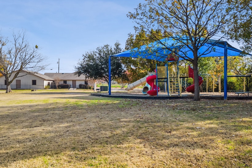 More Photos Of 1751 N Walnut Creek Dr, Mansfield Schools For Sale