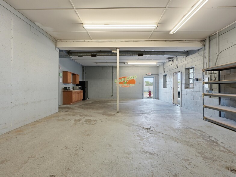 More Photos Of 832 W 11 Mile Rd, Madison Heights Warehouse For Sale