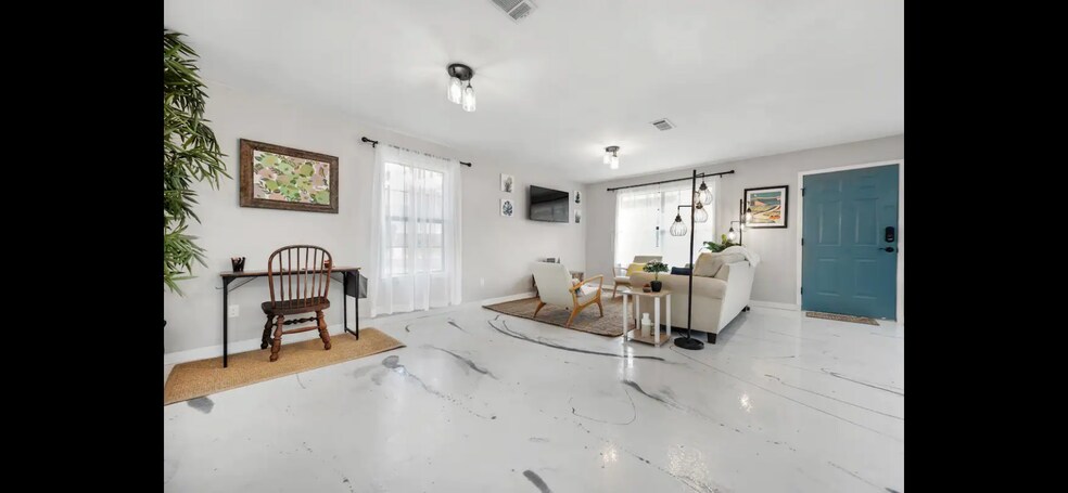 More Photos Of 2001 N 61st Ave, Pensacola Apartments For Sale