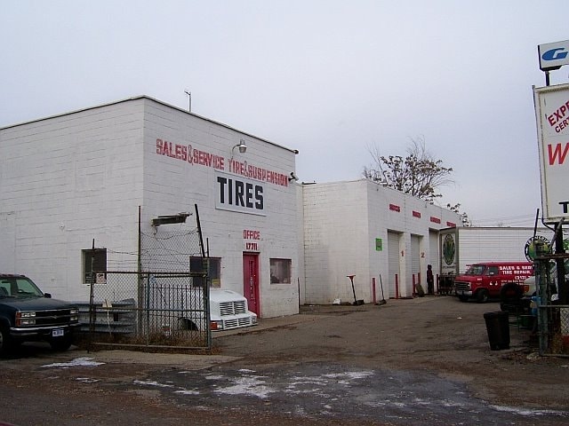 Primary Photo Of 17711 Van Dyke St, Detroit Auto Repair For Sale