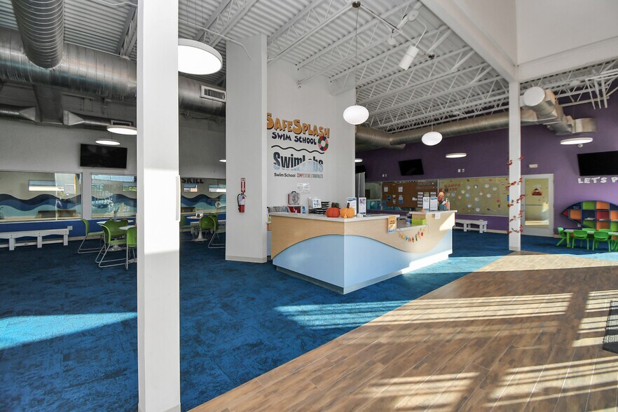 More Photos Of 10423 N Sam Houston Pky E, Humble Sports And Entertainment For Sale