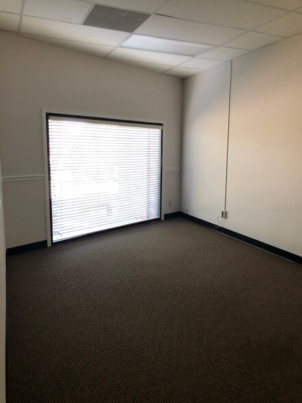 More Photos Of 17300 El Camino Real, Houston Office For Sale
