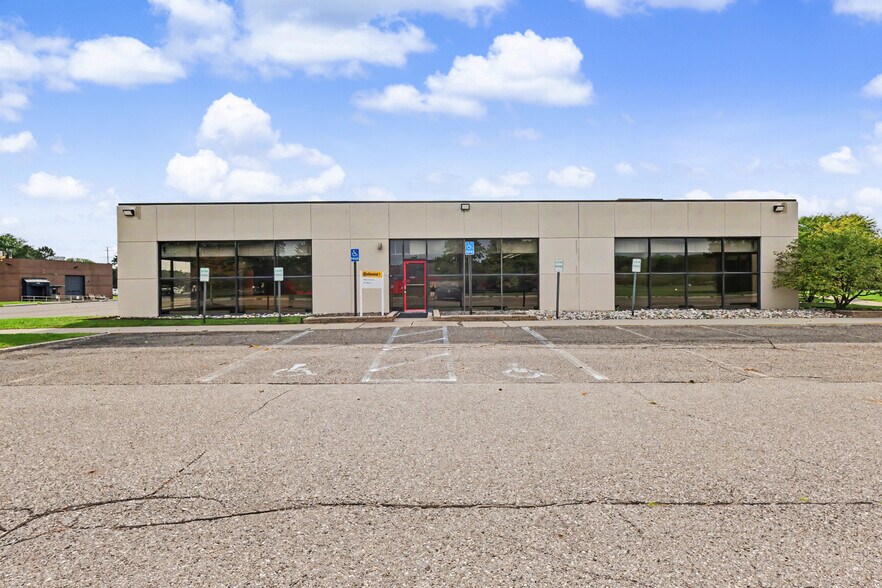 More Photos Of 15201 Mercantile Dr, Dearborn Light Manufacturing For Sale