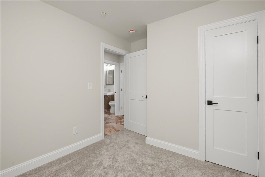 More Photos Of 140 S Washington St, Easton Specialty For Sale