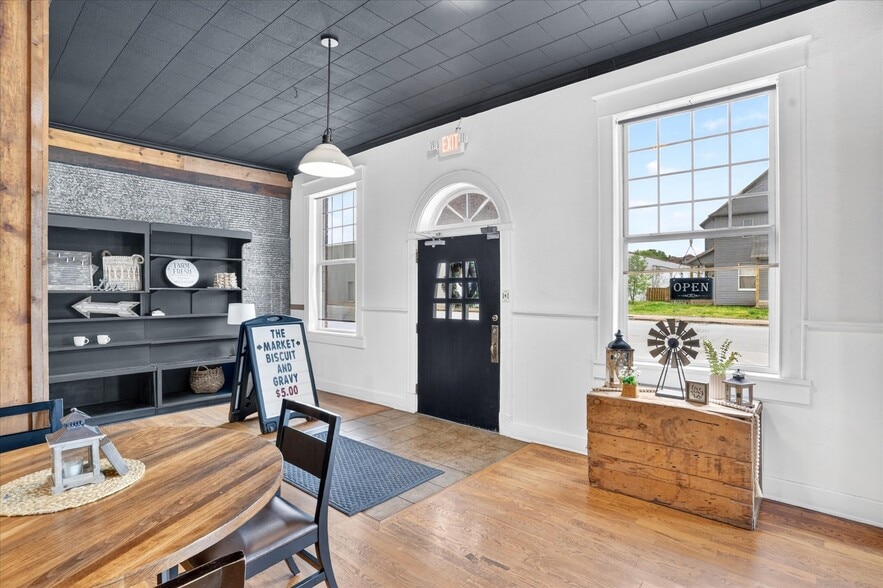 More Photos Of 33 W Olive St, Aurora General Retail For Sale