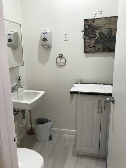 More Photos Of 17985 Biscayne Blvd, Miami Unknown For Lease