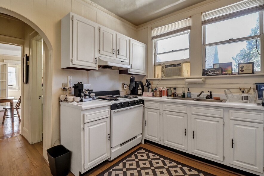 More Photos Of 210 E 48th St, Savannah Apartments For Sale