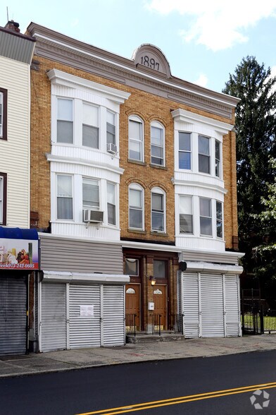 More Photos Of 304-306 S Orange Ave, Newark Storefront Retail Residential For Sale