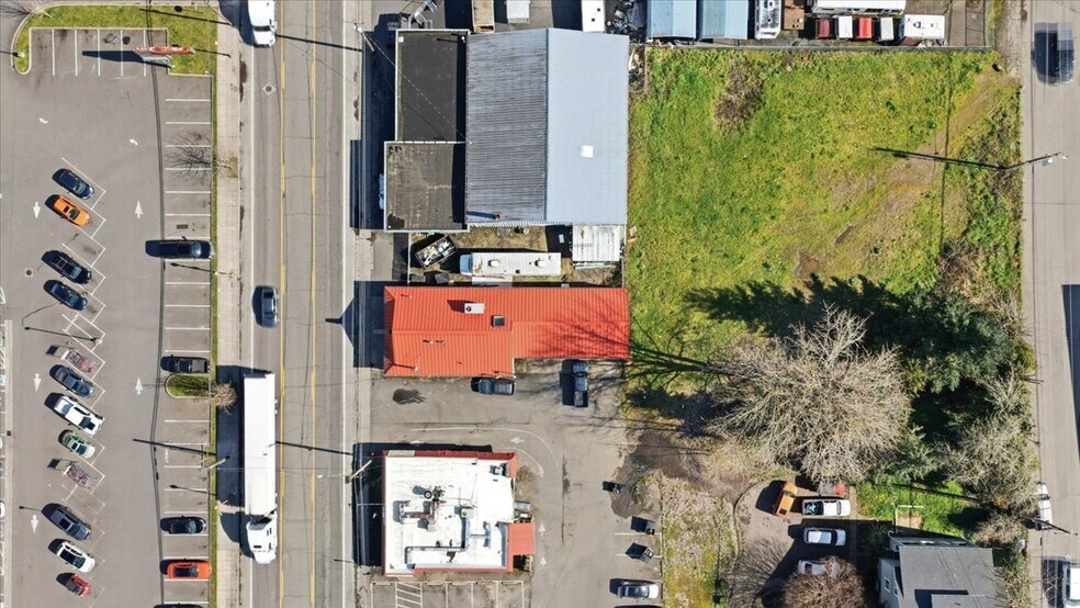 More Photos Of 222 W B St, Rainier General Retail For Sale