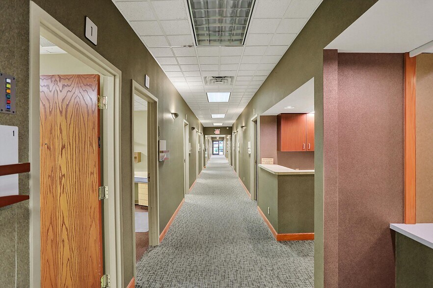 More Photos Of 711 W Gardner Dr, Marion Medical For Sale