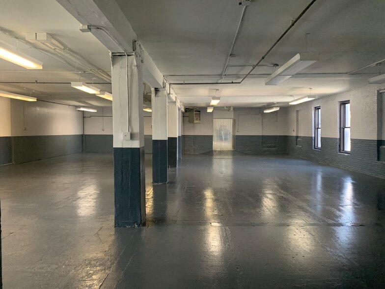 More Photos Of 1708 Boone Ave, Bronx Warehouse For Lease