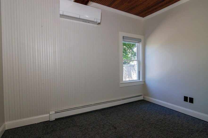 More Photos Of 114 High St, Wareham Office For Sale